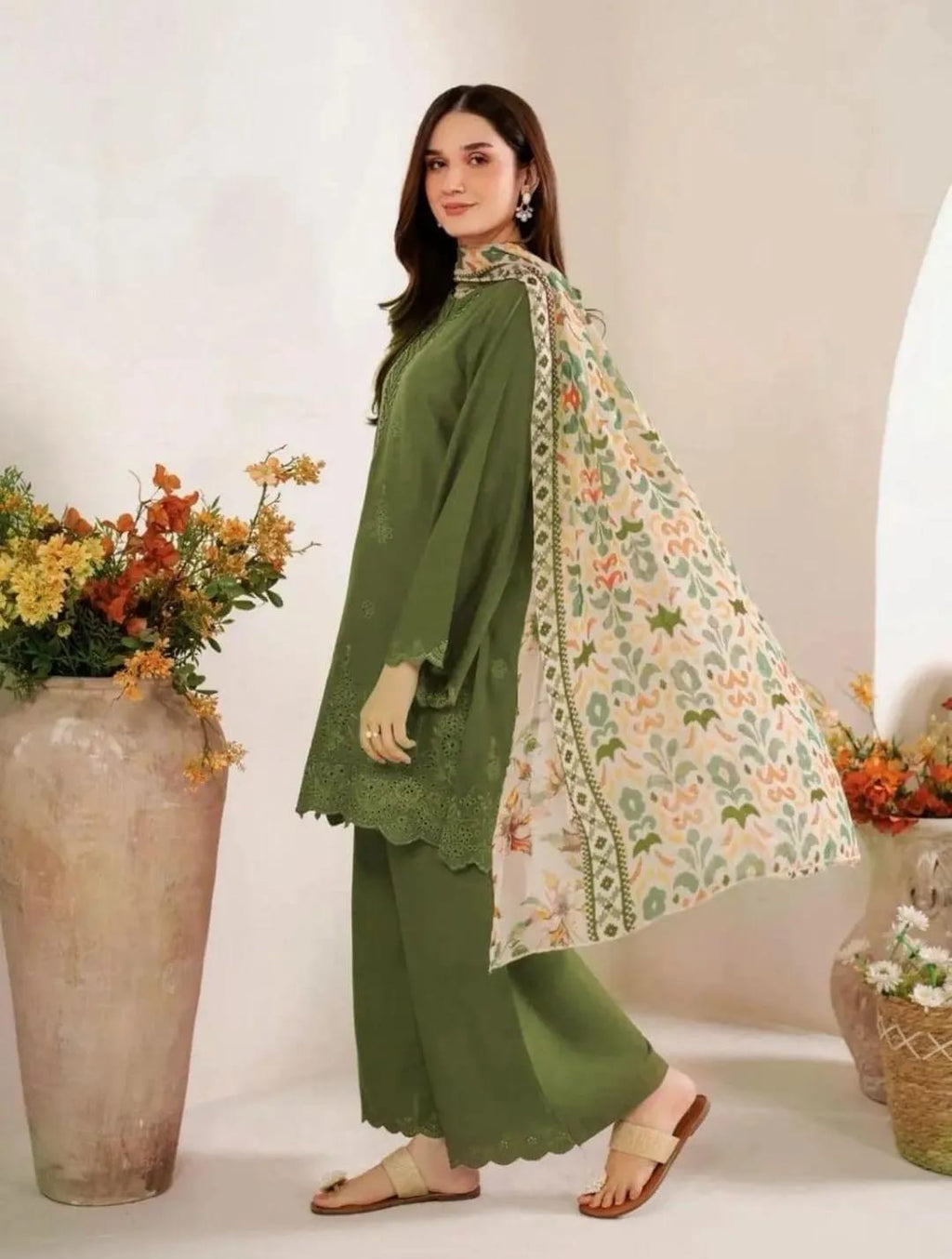 3 Pcs Women Unstiched Chikenkari Embrotdred Suits